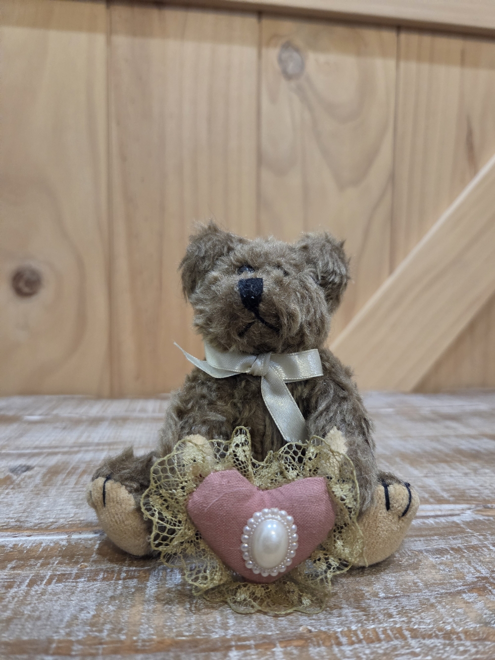 Vintage | Boyd's Bear Mini Bear With Heart & Pearl